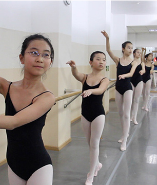 ڰٽJBallet StudioW(xu)(x)ٵĺӂ