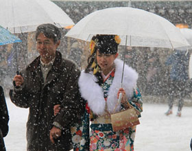 關東地區(qū)在初雪中迎來成人節(jié)